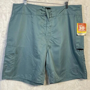 Calcutta NWT Mens Green Fishing Beach Shorts SPF 30 Logo Skull Lightweight 40